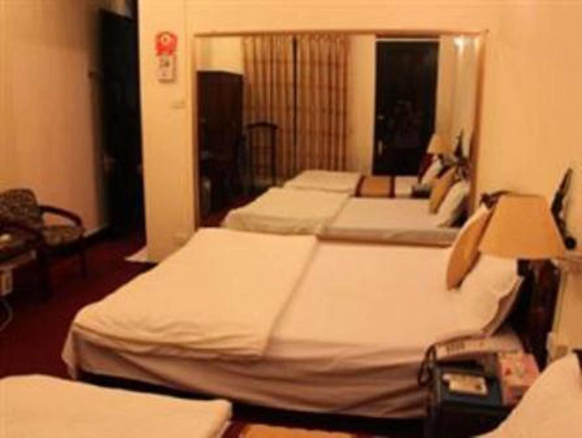 A25 Hotel - 12 Lien Tri Hanoi Exterior photo